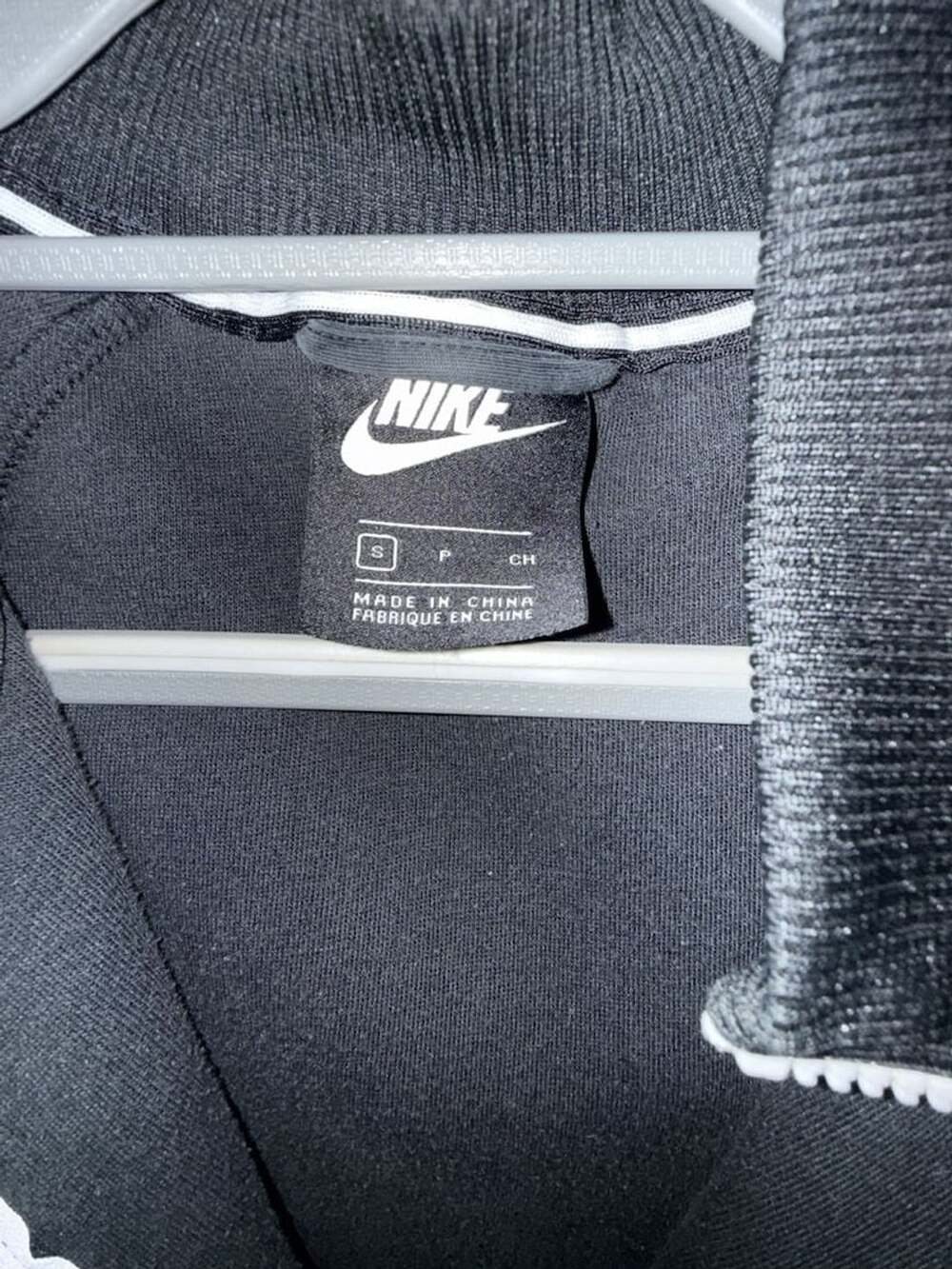 Nike - Picture 3 of 6